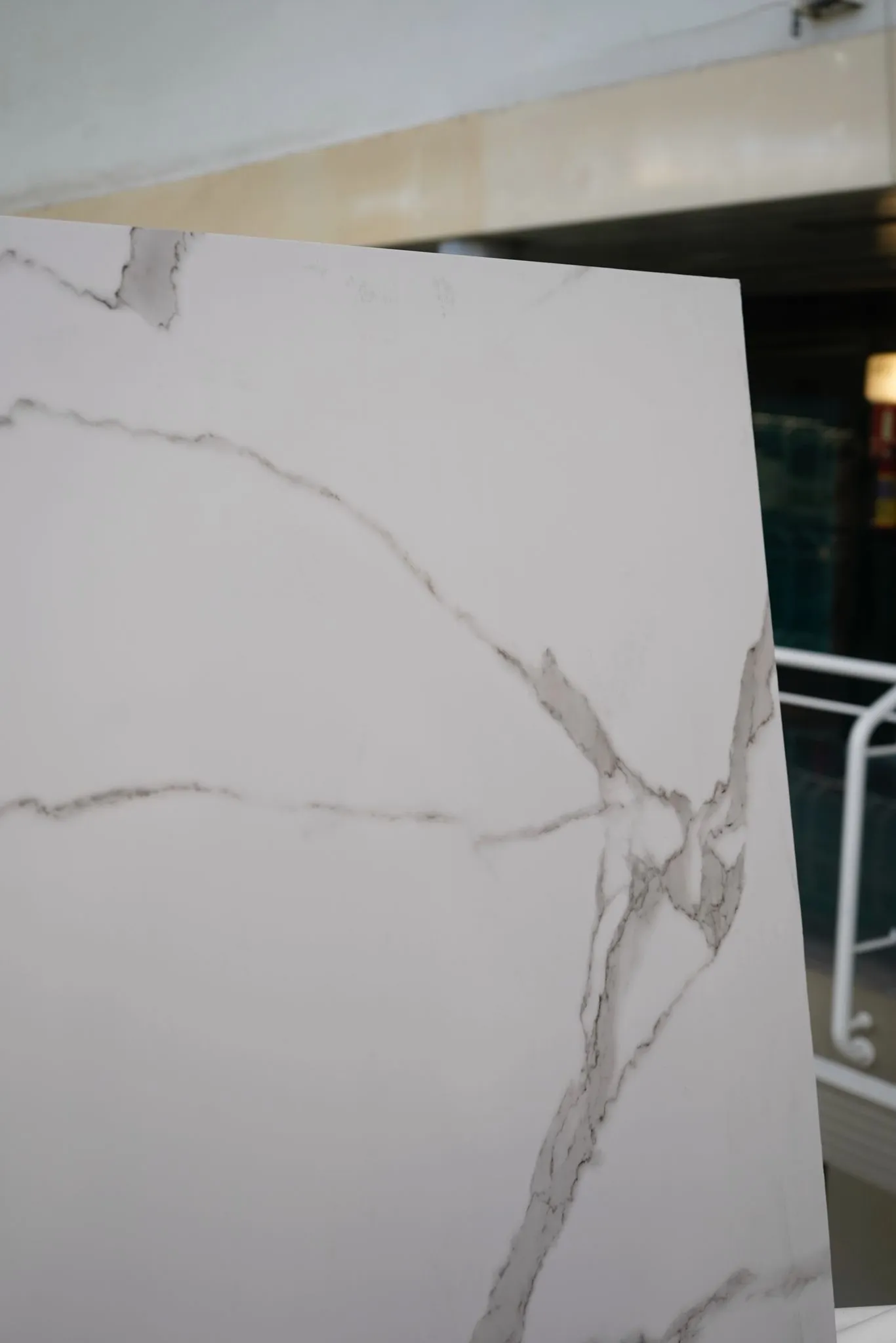 Bamboo Charcoal Calacatta Clásico view 2